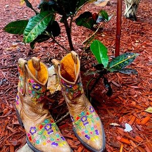 Gorgeous Authentic Old Gringo Leather Ankle Boots
